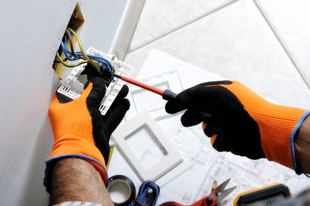 Signs You Need an Electrician Immediately